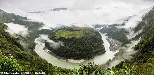 Five cascading hydropower stations will be installed along a bend in the Yarlung Zangpo river as it winds its way around the Namchabarwa mountain