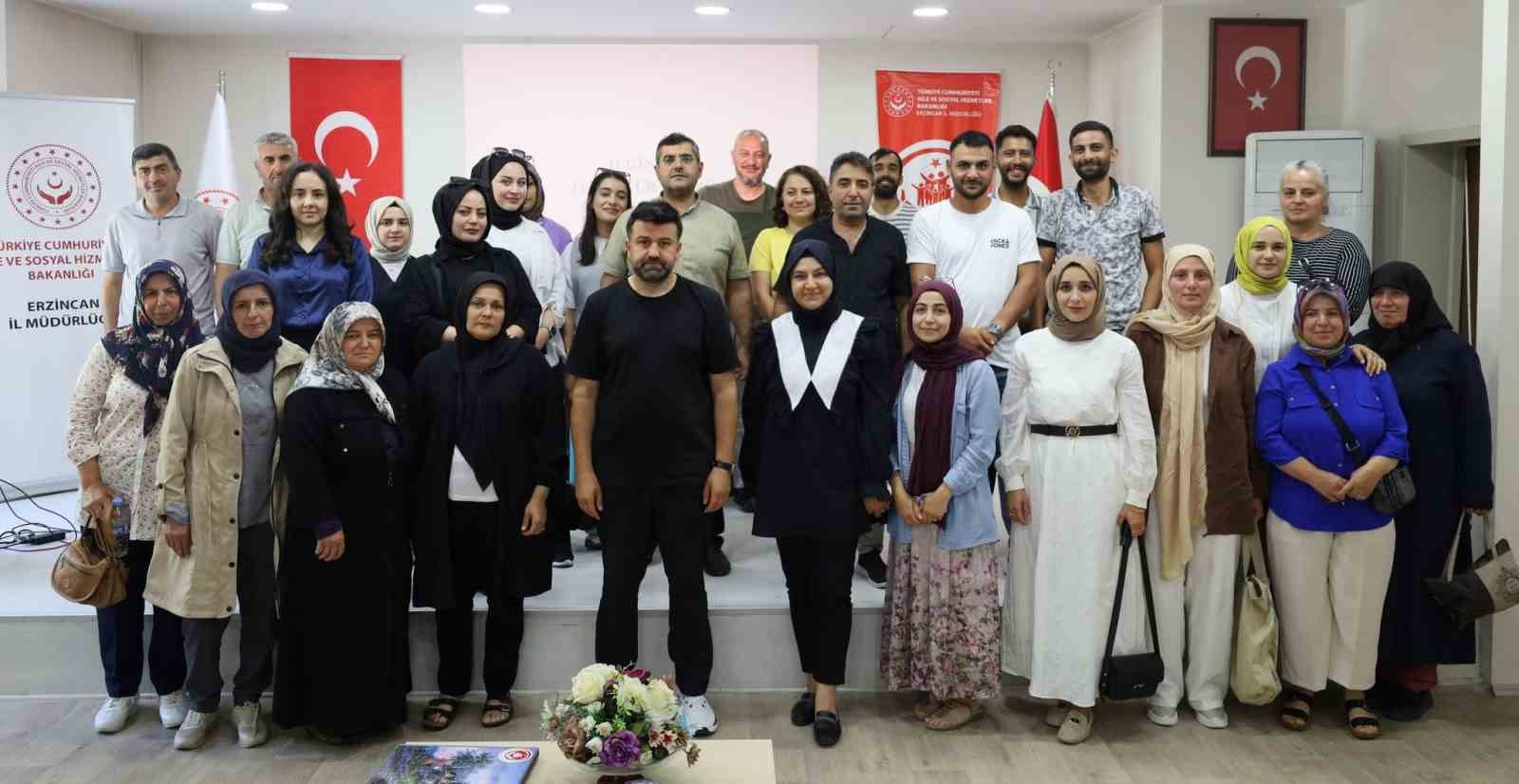 ERZİNCAN’DA BAKIM PERSONELLERİNE ‘ENGELLİ BİREYLERLE ETKİLİ İLETİŞİM’ EĞİTİMİ VERİLDİ