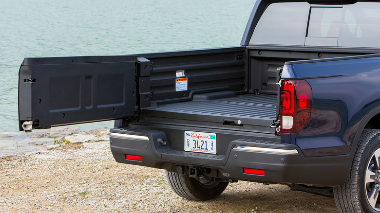 Tailgate Mat 17+ Honda Ridgeline Charcoal BedRug main image 0
