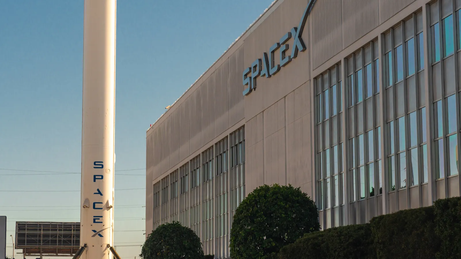 SpaceX wins huge Pentagon contract that could reshape military space power