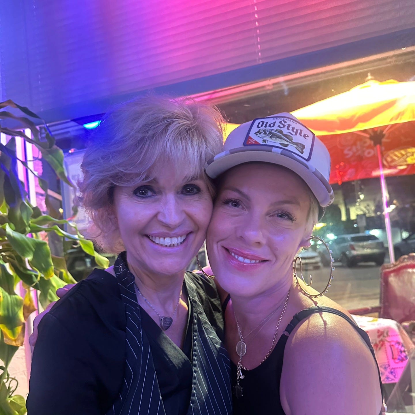 Pop star Pink surprises Sarasota restaurant with performance during ...