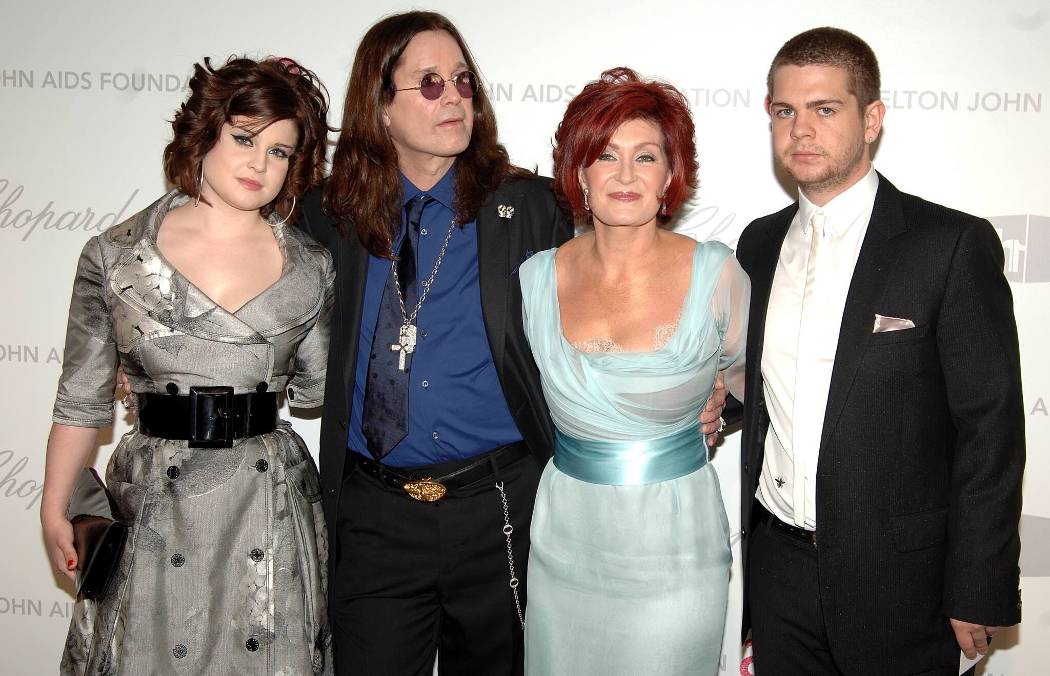25.02.2007: Kelly, Ozzy, Sharon und Jack Osbourne (von links nach rechts) bei der Ankunft zur jährlichen Elton-John-Party im Pacific Design Centre. Der Frontmann von Black Sabbath ist im Alter von 76 Jahren gestorben. Quelle: Ian West/PA Wire/dpa