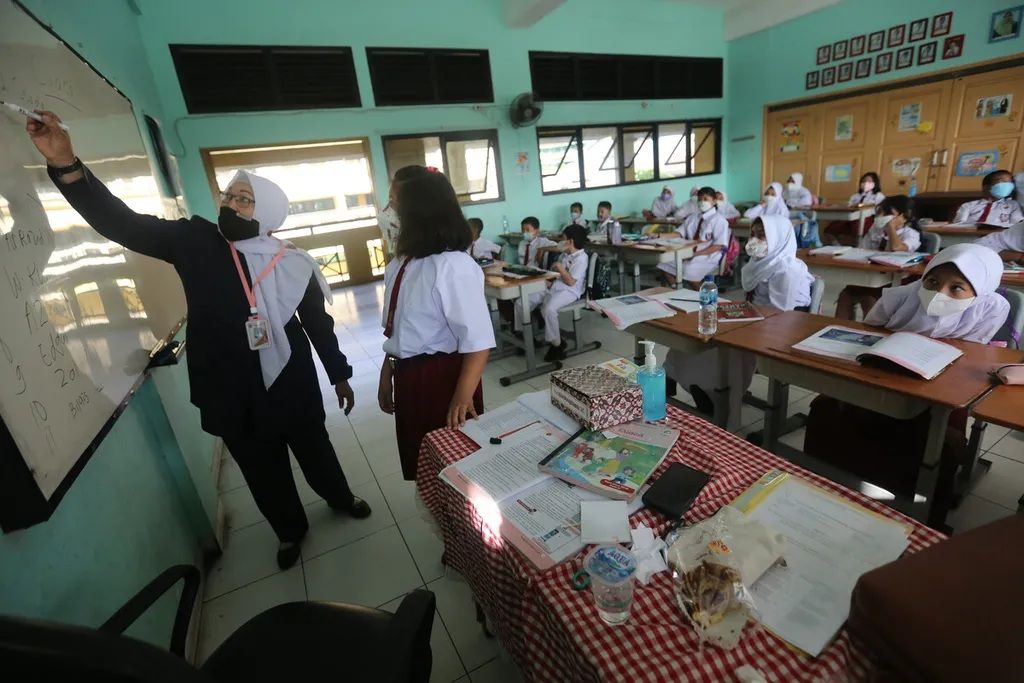 Berikan Contoh Penyesuaian Materi dan Strategi Pembelajaran Sesuai Konteks Peserta Didik