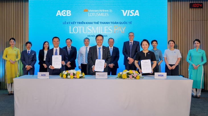 Vietnam Airlines hợp tác cùng ACB và Visa ra mắt thẻ hội viên tích hợp thanh toán Lotusmiles Pay - Ảnh: ACB