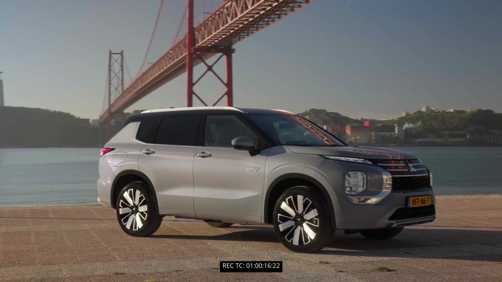 Der Mitsubishi Outlander - Ein Design wie ein Statement - Imposant im ...