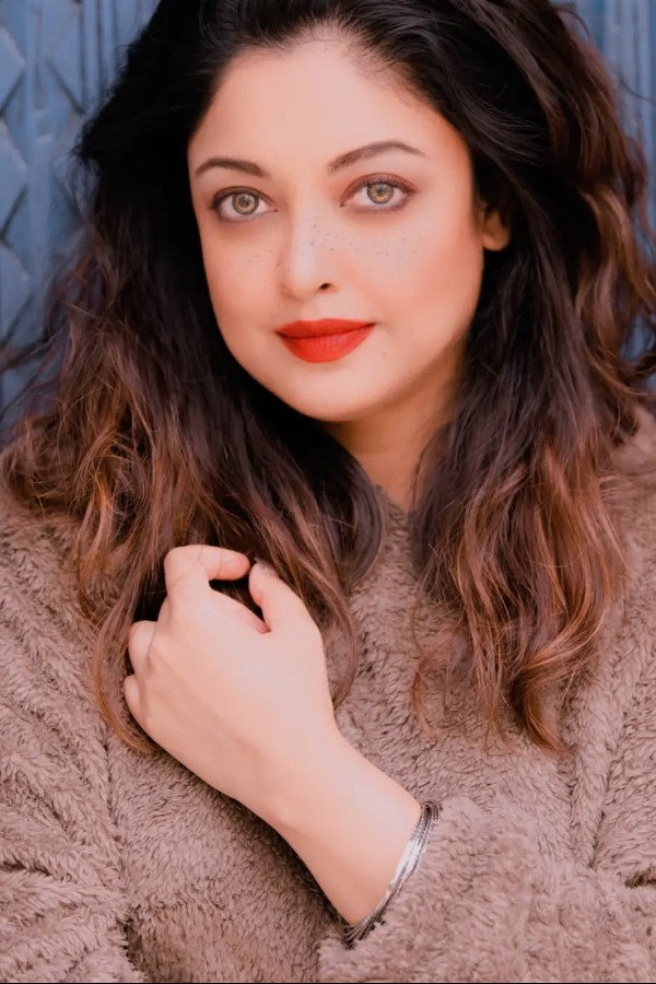 'Help Me Before It's Too Late' Tanushree Dutta Cries & Alleges