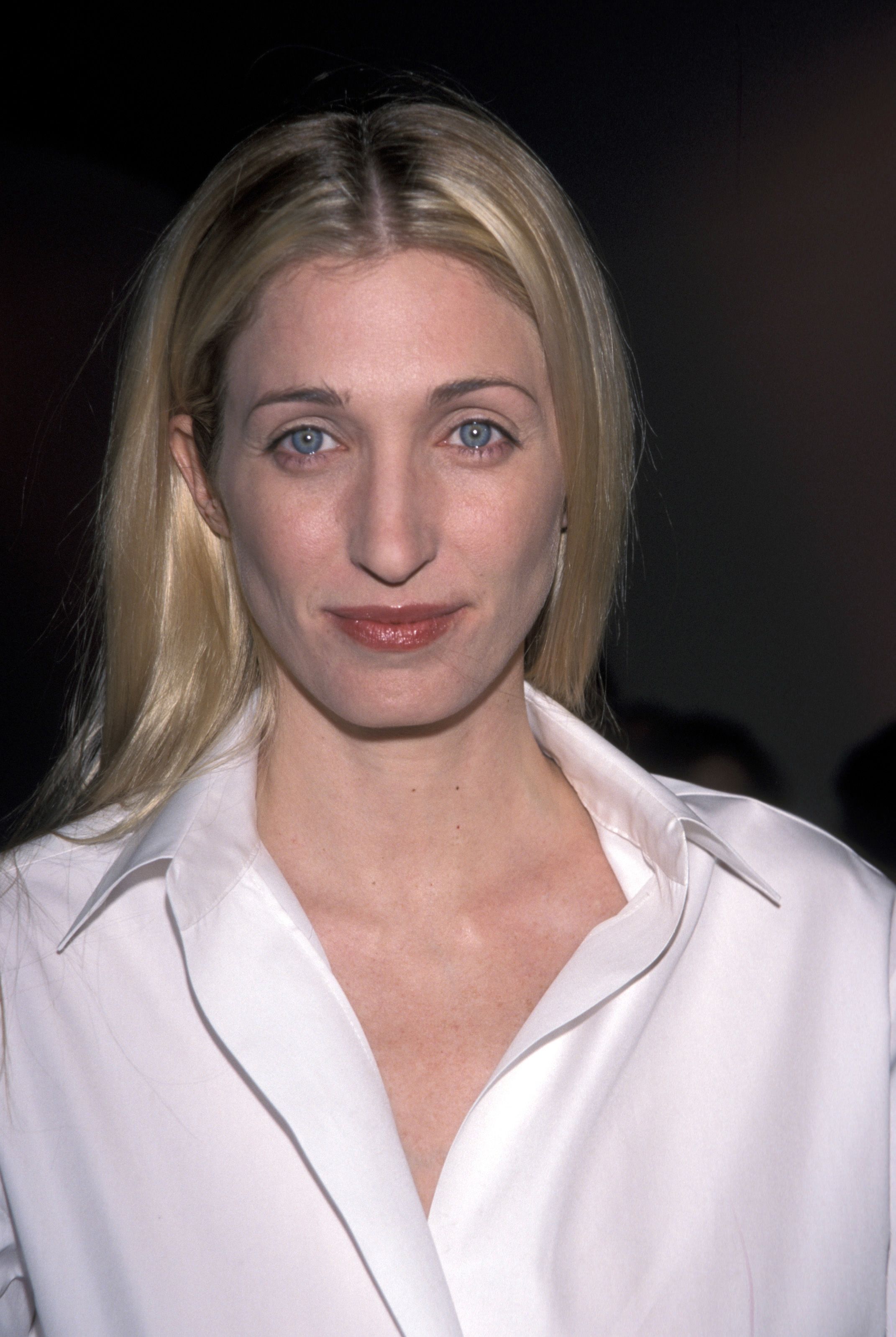 Carolyn Bessette-Kennedy au gala de charité Bright Night Whitney en 1999.