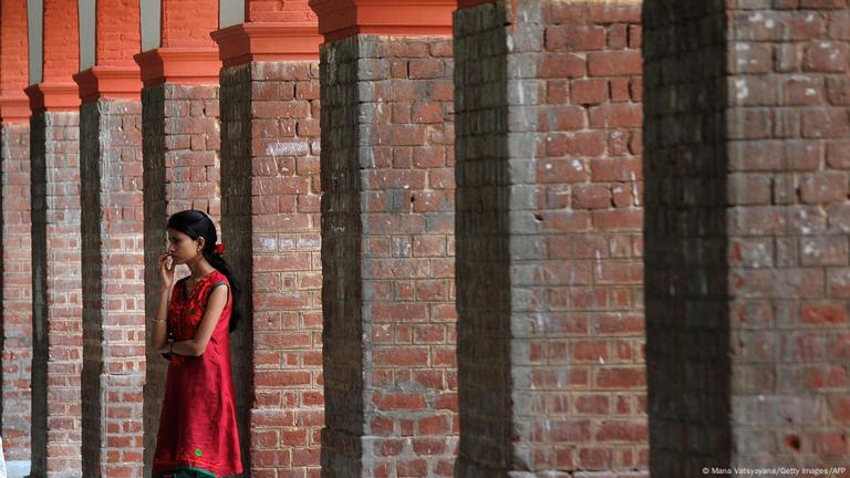 Индийские студенты сталкиваются с конкурентными экзаменами, жестким рынком труда и отсутствием консультаций по вопросам психического здоровья