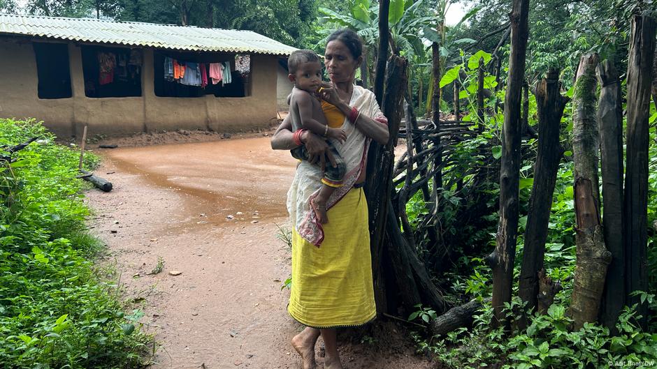Смерть Рамеша оставила его мать, Сукли Оям, с трудом прокормить его вдову и двух маленьких дочерей