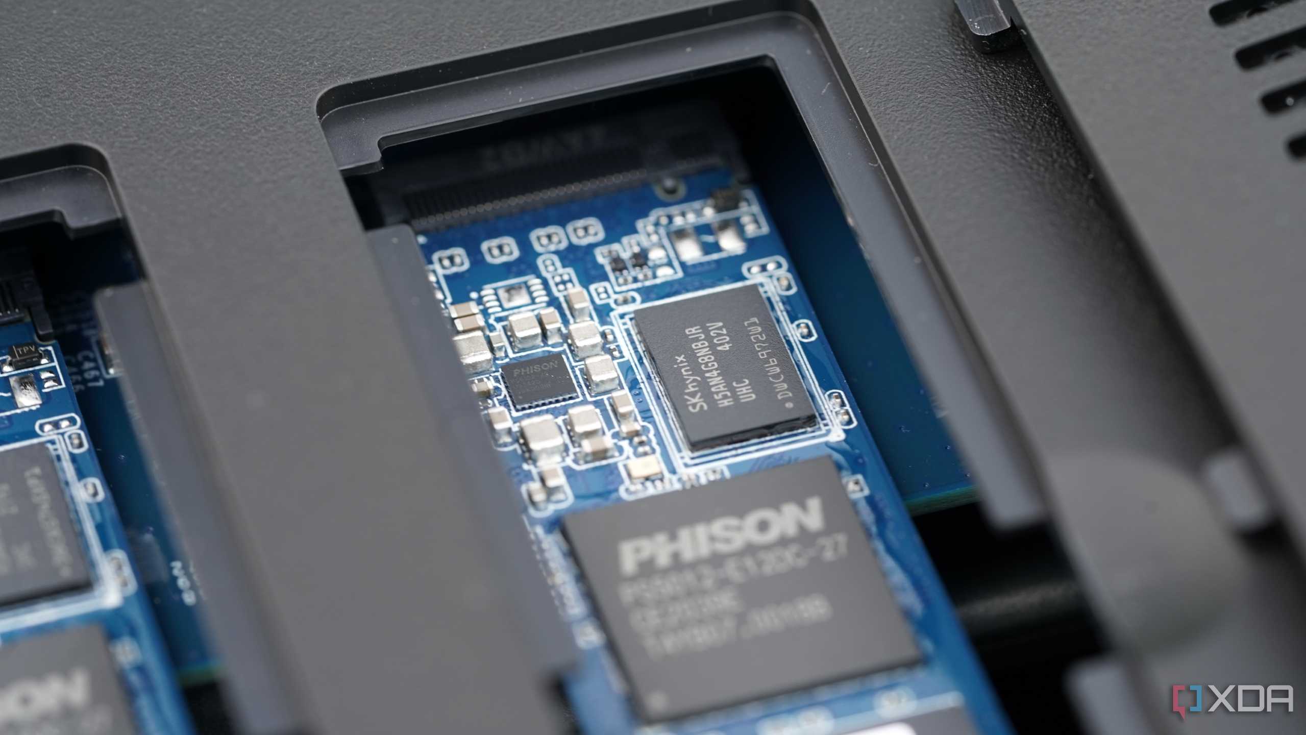 SSD cache and controllers on a Synology DS925+ NAS