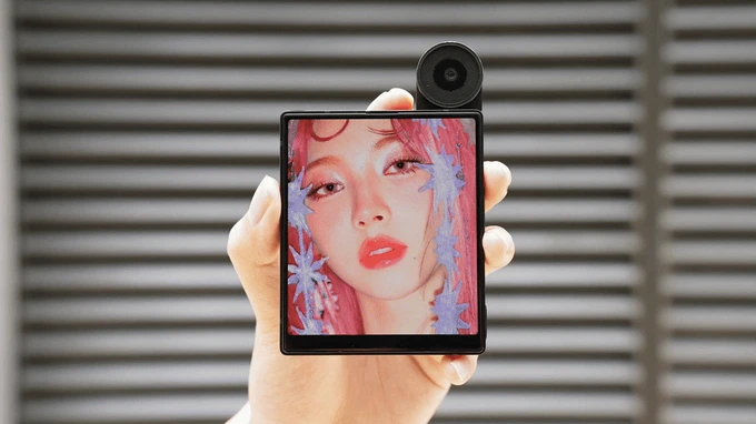 Ce smartphone IA promet l’internet gratuit dans le monde entier