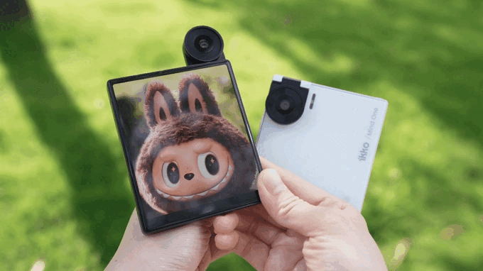 Ce smartphone IA promet l’internet gratuit dans le monde entier