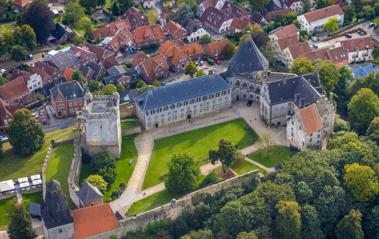 Best HD Pictures about  Schone Burg Bad Bentheim Ein Juwel Der Weser Ems Region  with No AI Images
