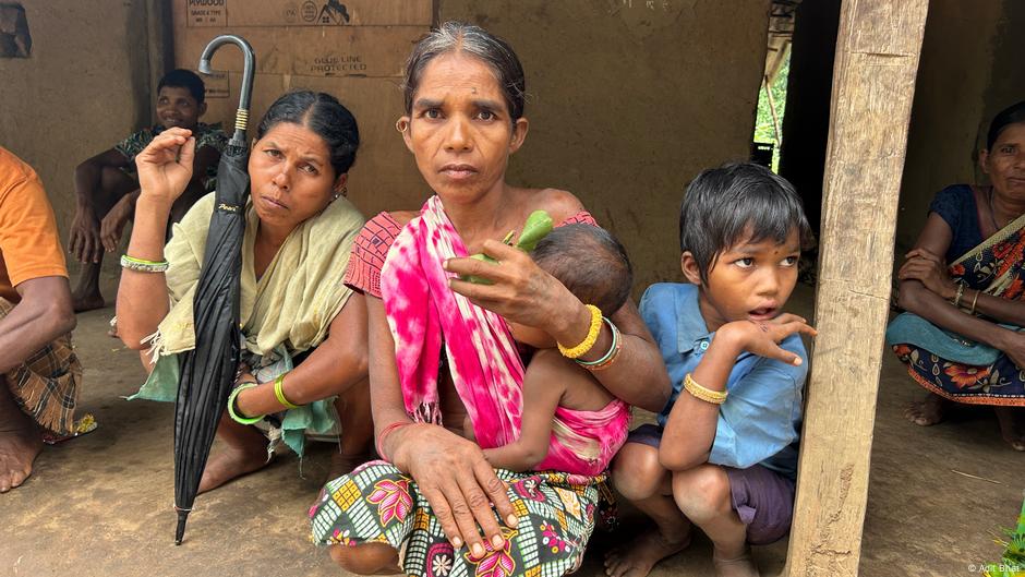 Радже Оям рассказала DW, что силы безопасности ворвались в ее дом в марте прошлого года, приняв его за маоистское убежище