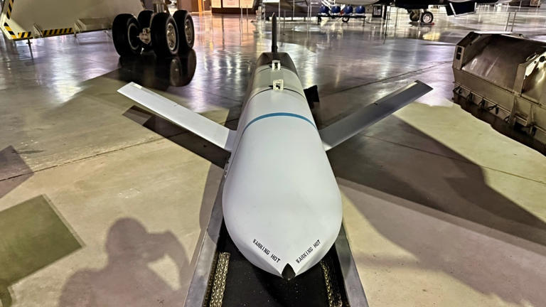 The Pentagon plans to buy 10,000 cruise missiles and 12,000 hypersonic ...