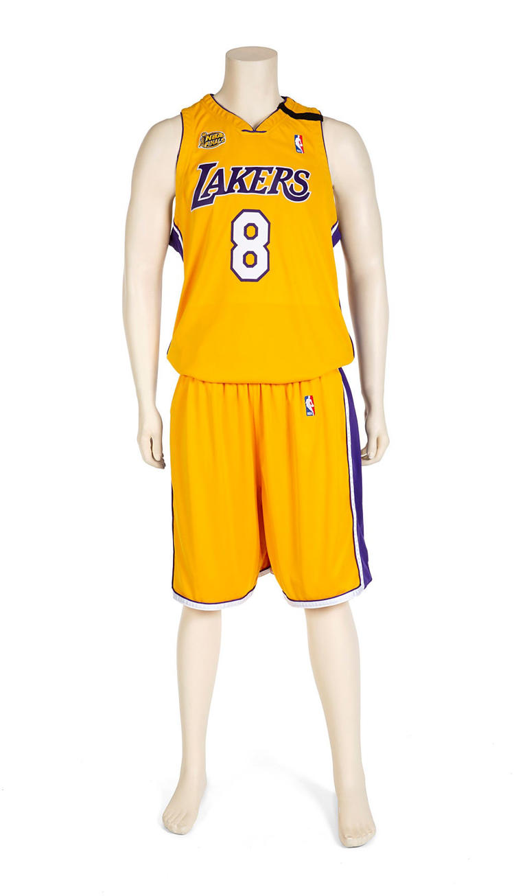 Historia de la camiseta de los Lakers n.° 16 — Nicolas Mantis