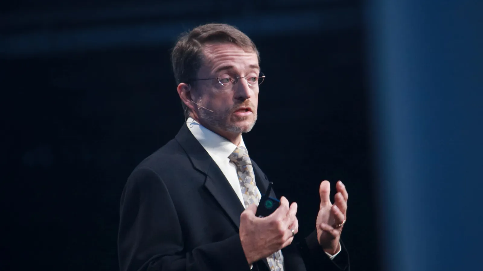 The US quietly supports a chip startup run by Intel’s former boss and ...
