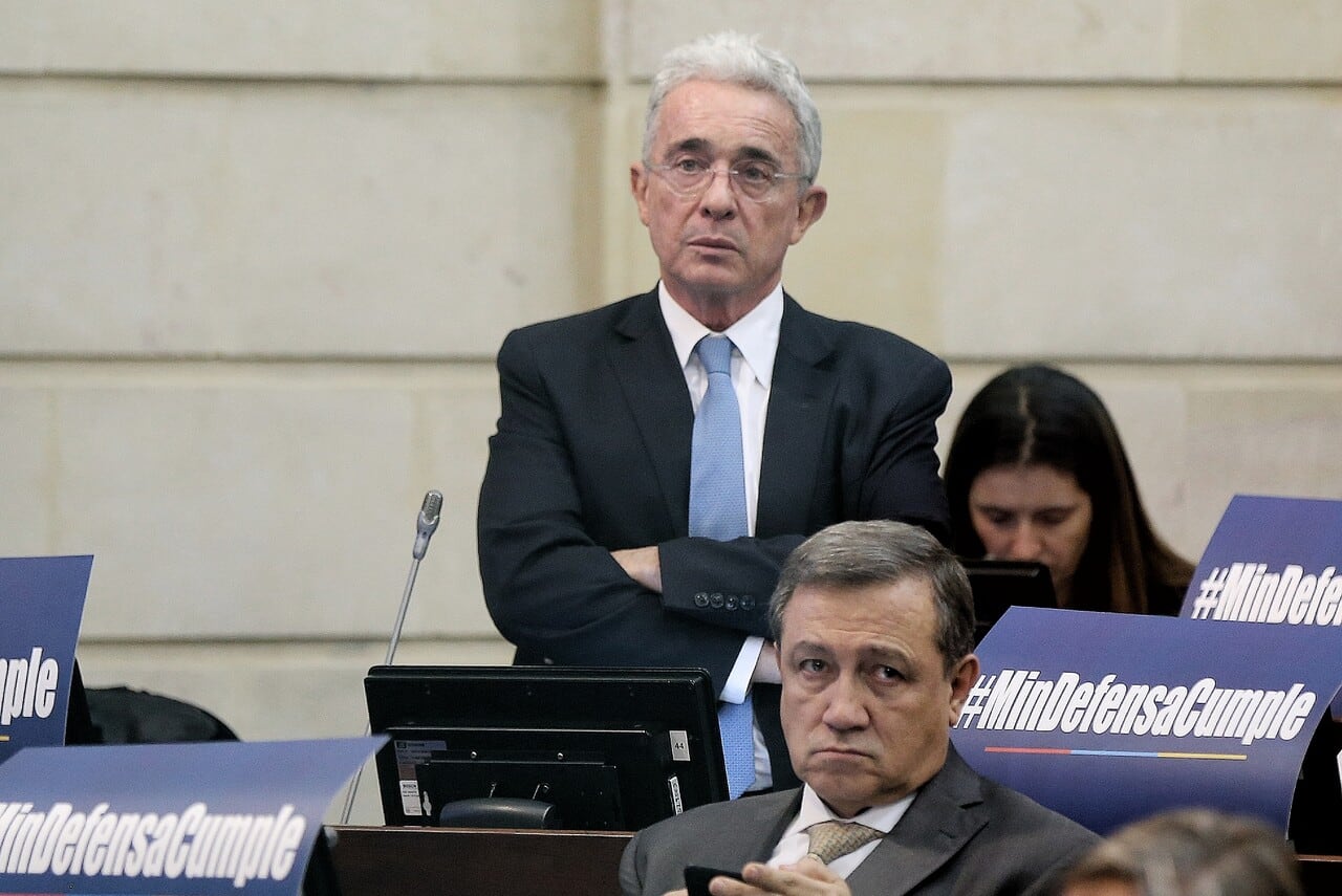 El retorno de Salvatore Mancuso ha reabierto heridas del pasado. En medio de estas controversias, las declaraciones de Álvaro Uribe arrojan disposición a enfrentarlas con firmeza y transparencia.