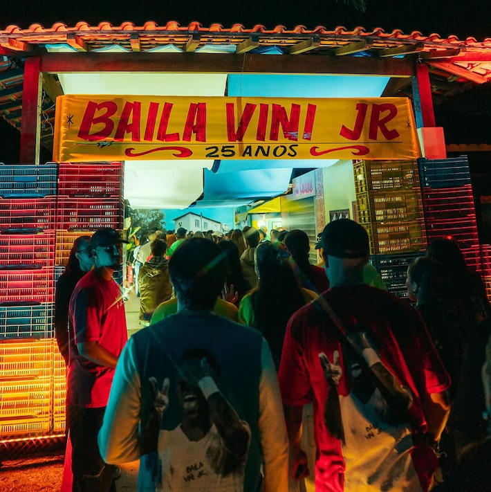Vini Jr. comemorou seu aniversário no Rio de Janeiro e baniu celulares dentro da festa Foto: @vinijr via Instagram