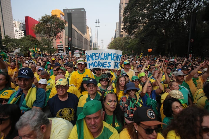 Bolsonaristas pedem impeachment do ministro Alexandre Moraes em ato organizado pelo ex-presidente Jair Bolsonaro (PL), em setembro do ano passado na Avenida Paulista. Foto: Tiago Queiroz/Estadão