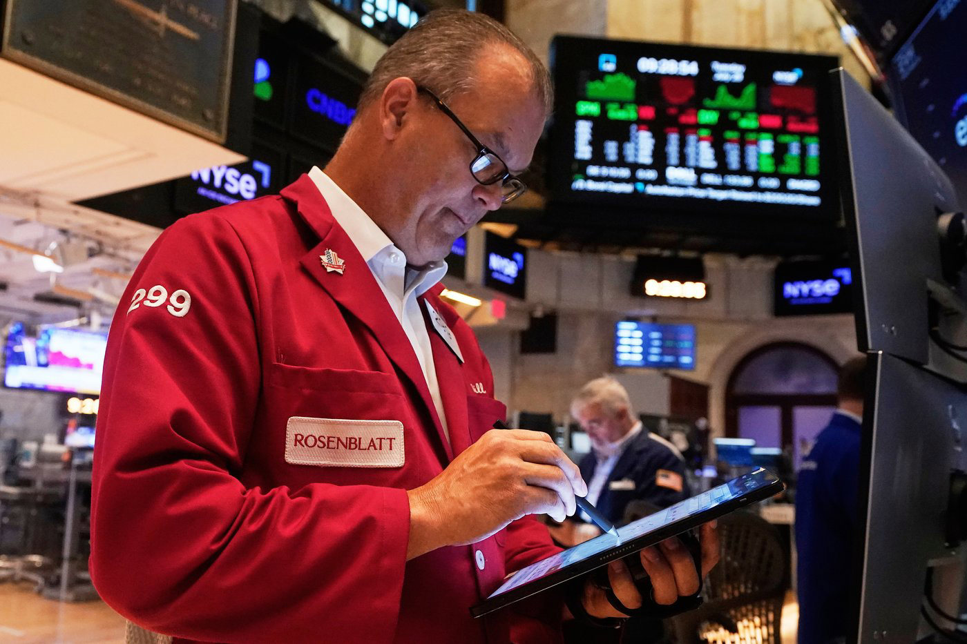 Wall Street flirts with its records on hopes for coming cuts to Wall Street flirts with its records on hopes for coming cuts to