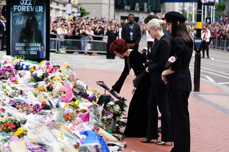 Fans 'heartbroken' after noticing small Sharon Osbourne detail at Ozzy's  funeral