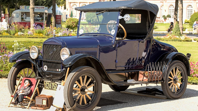 10 vintage cars that became icons without trying