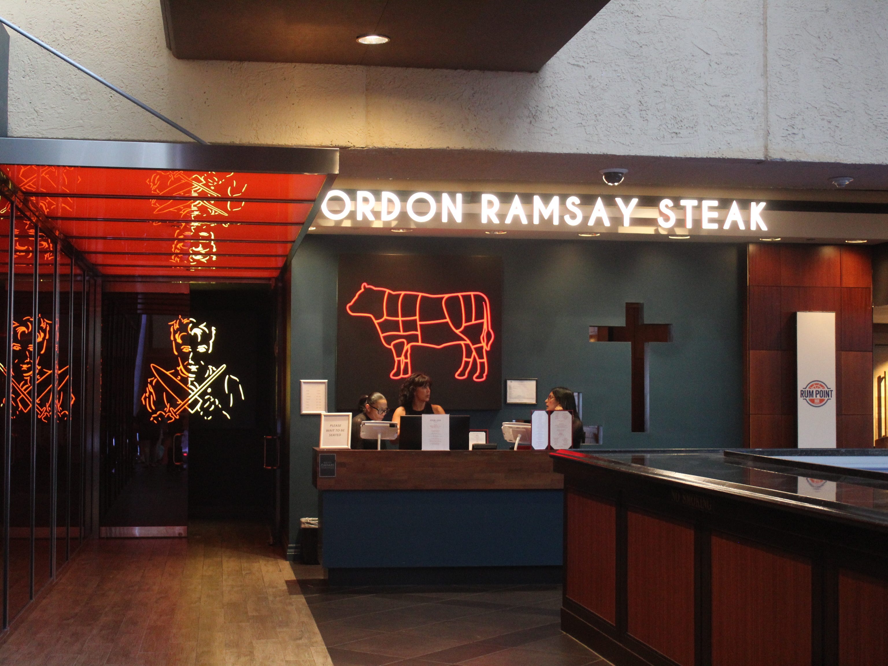 I compared dinner for 2 at Gordon Ramsay's steakhouse chain and a 113 ...