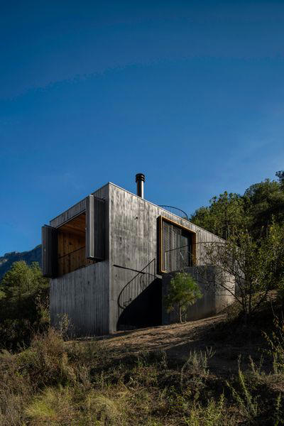 Can Architecture Enhance Nature? A Pair of Complementary Tiny Cabins in ...