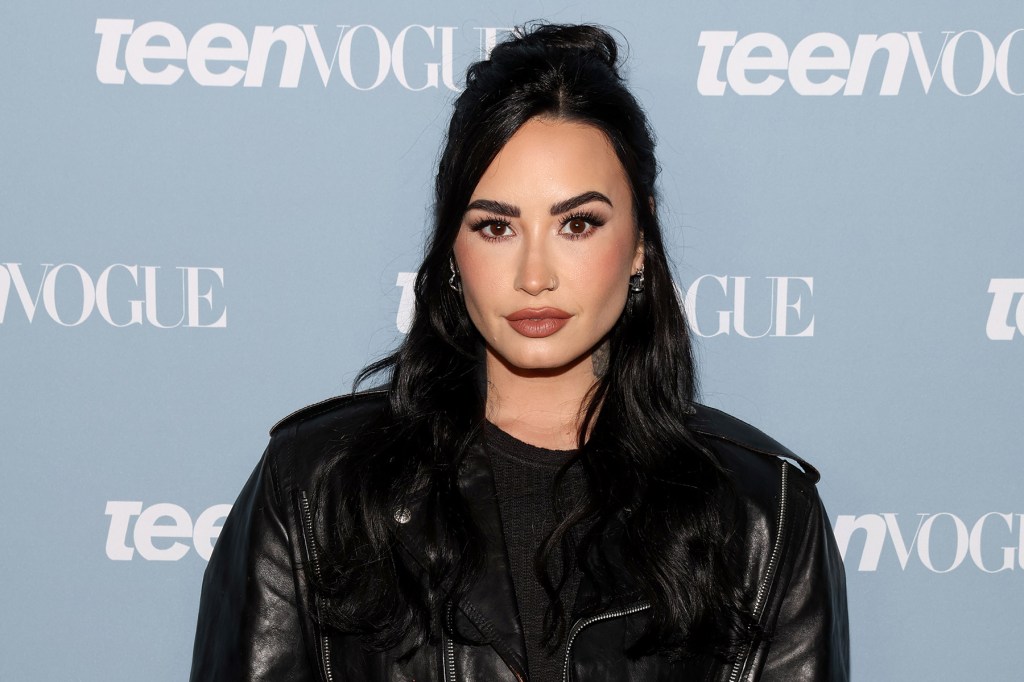 Demi Lovato Revisits The Bigg Chill Four Years After Slamming Yogurt(02)