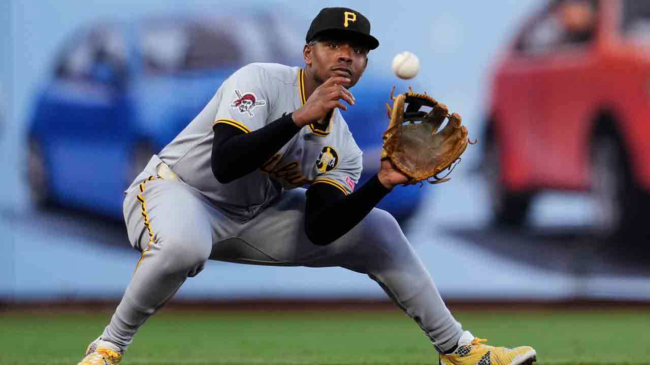 Report: Reds acquiring 3B Ke Bryan Hayes from Pirates Report: Reds acquiring 3B Ke Bryan Hayes from Pirates