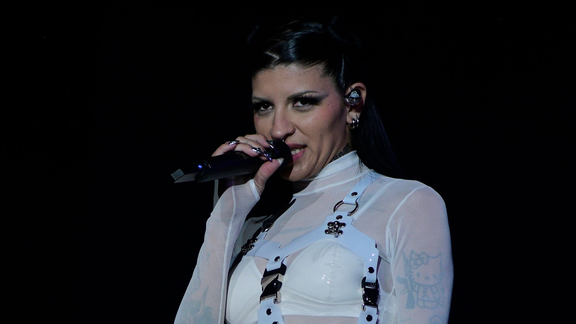 Cazzu dethrones Lady Gaga with her hit 'Con otra' and gets emotional ...