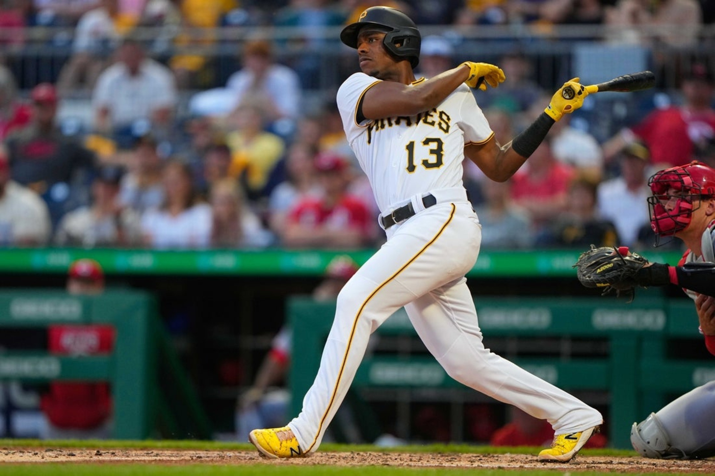 Reports: Reds obtain 3B Ke Bryan Hayes from Pirates Reports: Reds obtain 3B Ke Bryan Hayes from Pirates