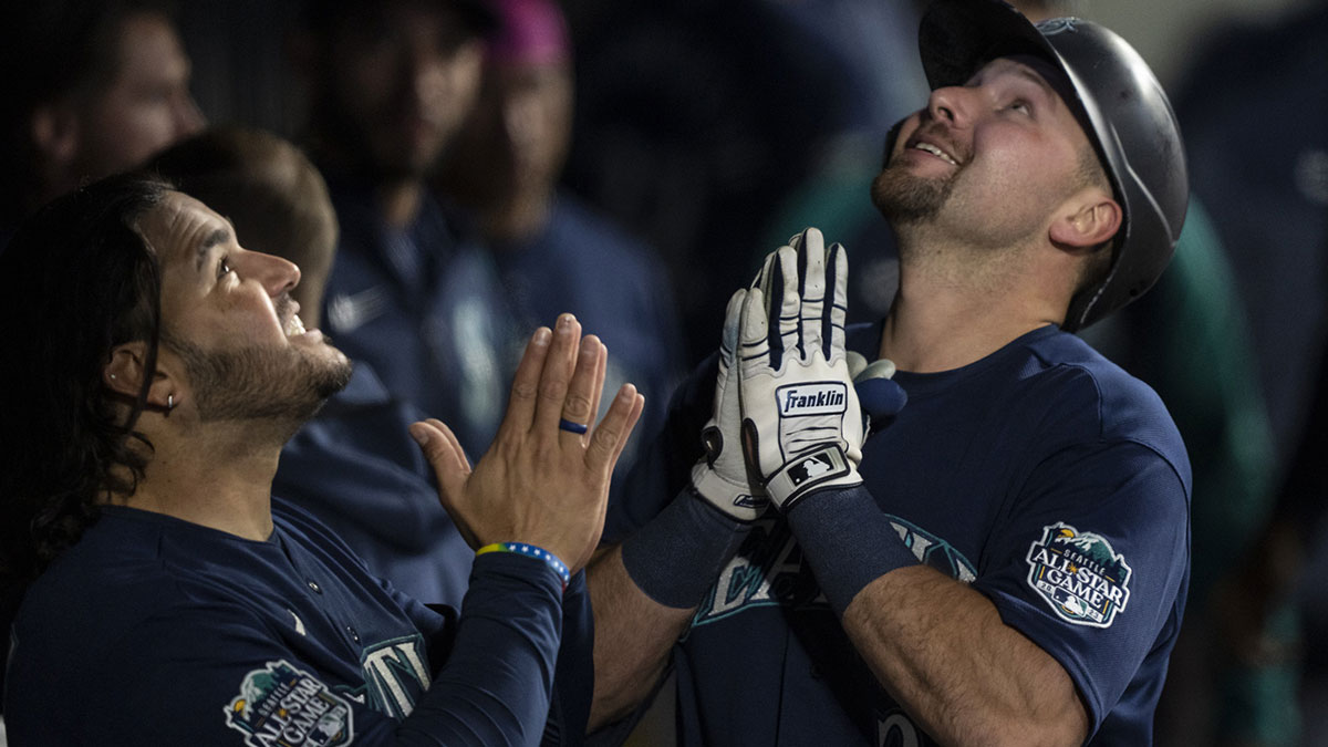 Cal Raleigh's 'amazing' reaction to Eugenio Suarez trade