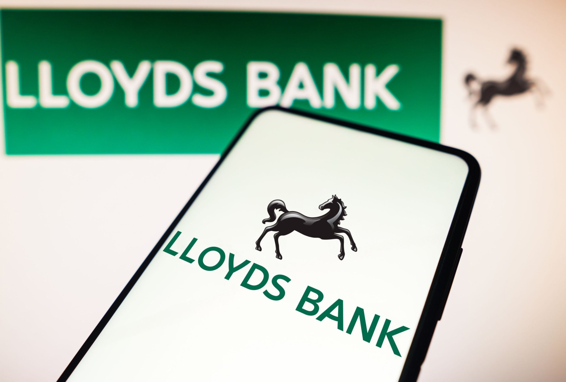 Lloyds bank app outage leaves users stranded in the UK