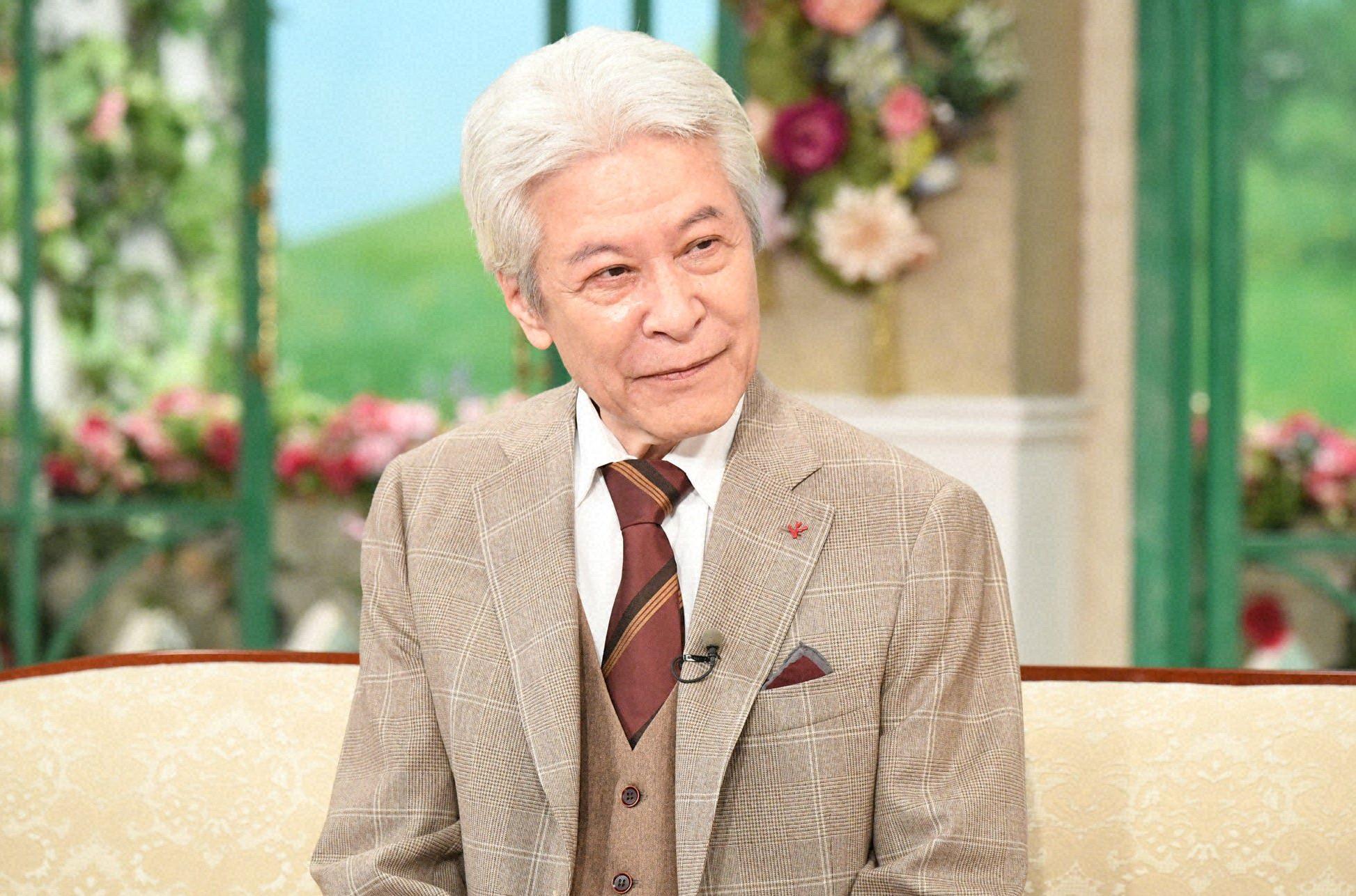 鹿賀丈史：「まさかタモリさんだとは」 隣人は「変な外国人」だ