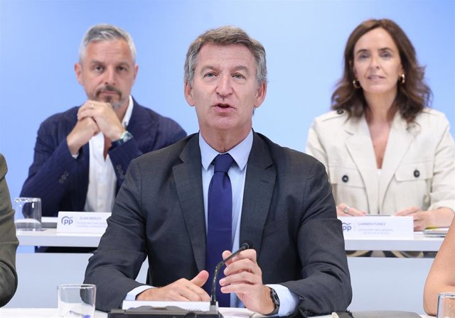 Feijóo critica el "bienio amargo" de Sánchez: "A este Gobierno le sobra  legislatura y a España le sobra este Gobierno"