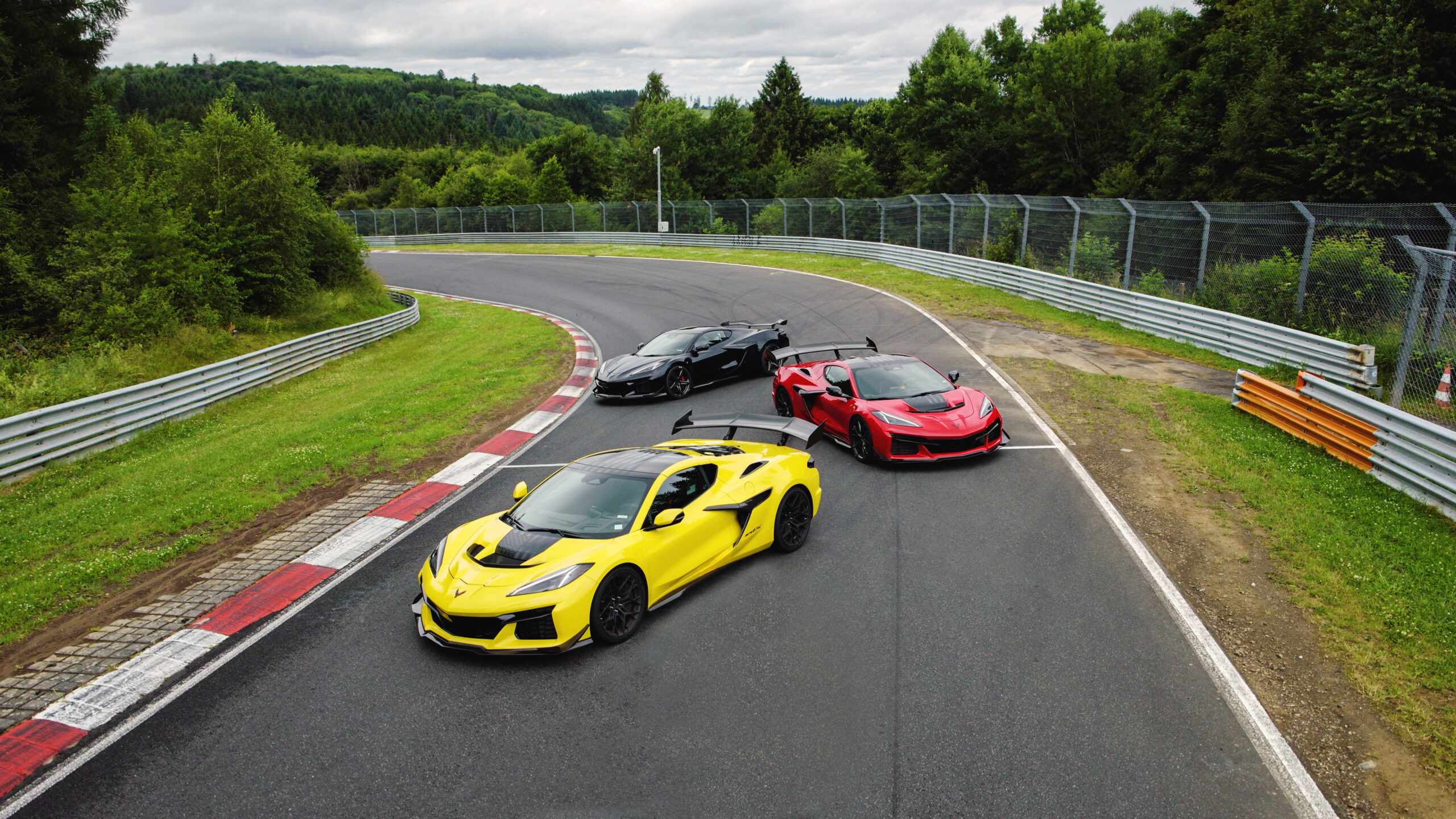 Chevy Took a Trio of Corvettes to the Nürburgring with a ZR1X Leading Chevy Took a Trio of Corvettes to the Nürburgring with a ZR1X Leading