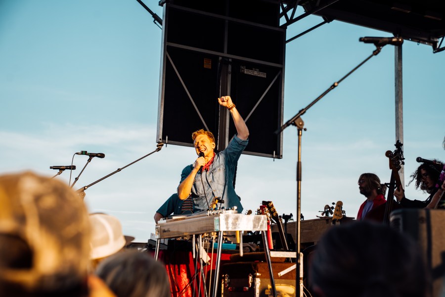 Tyler Childers stuns fans with pop-up show at Kentucky’s roadside ...