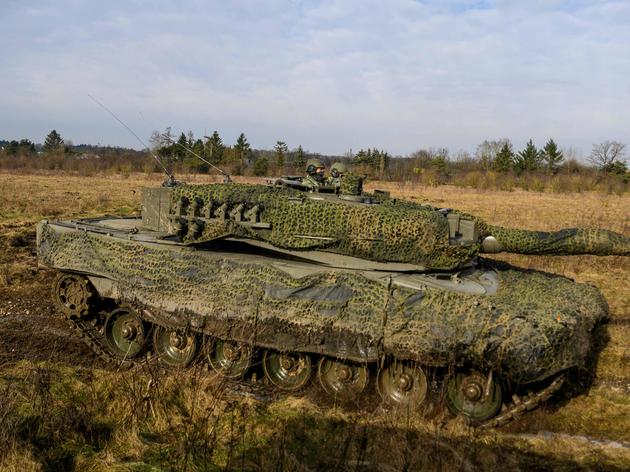 Ein Leopard 2A4 des österreichischen Bundesheeres bei einer Übung nahe Linz. (Archivfoto)