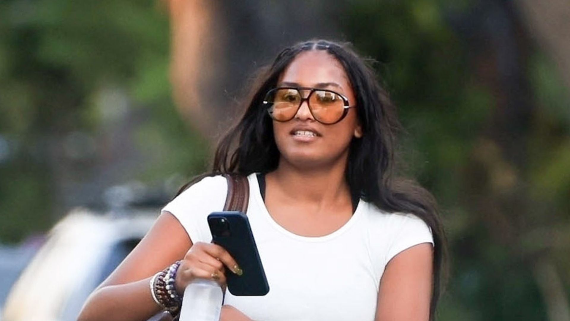 sasha-obama-brings-back-y2k-fashion-with-chic-toe-jewelry-in-l-a-outing