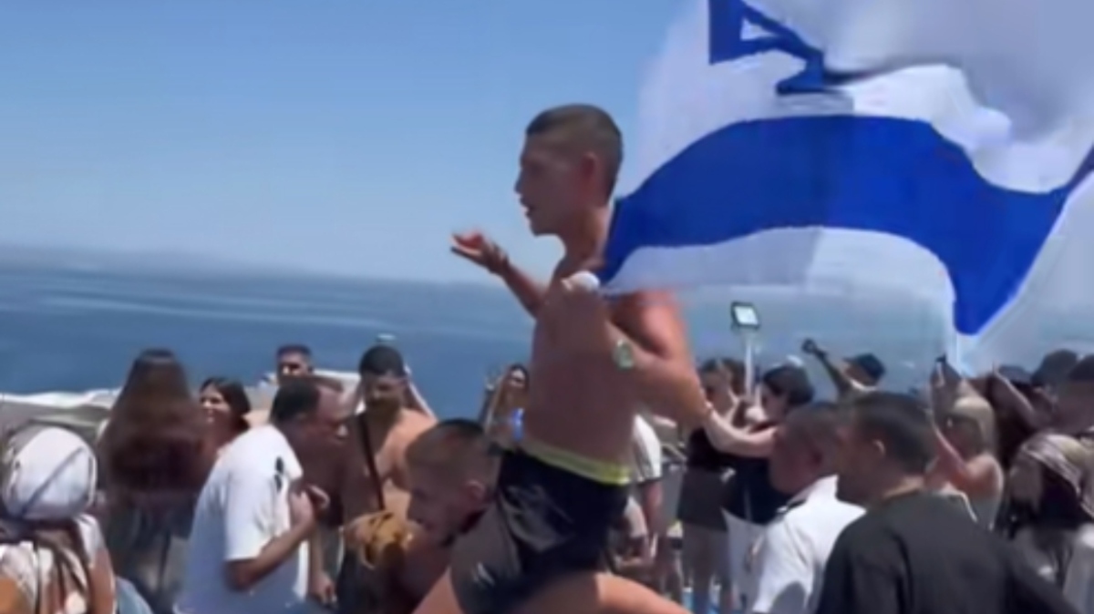 Θα συλληφθούν κι αυτοί με τον αντιρατσιστικό νόμο;