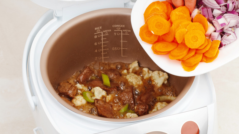 Tips for Using a Slow Cooker for Soups: Easy & Flavorful Secrets