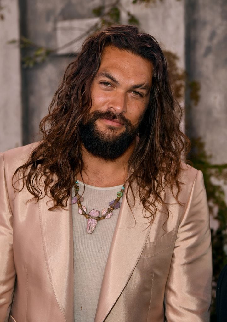 Jason Momoa ha hecho de la melena larga y la barba su sello personal.