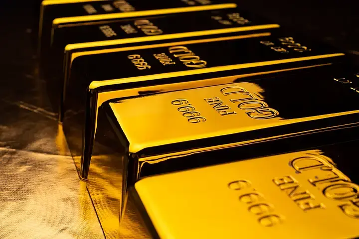 Both gold and equities come with their own risks and rewards. (Image source: Envato)