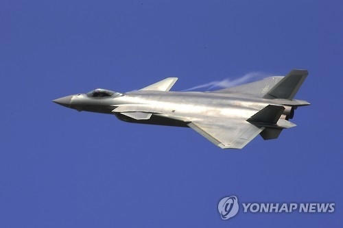 에어쇼 차이나에서 공개된 중국의 J-20 스텔스기. AP연합