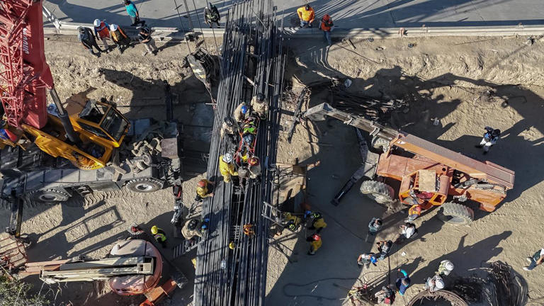 Arturo Rosales / Border Zoom