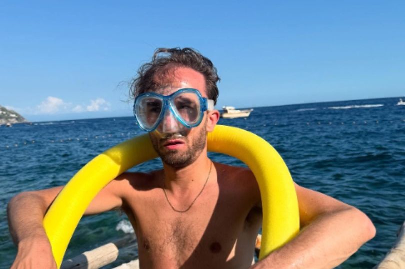 Fans were distracted by one of Hanni's snaps of Jack