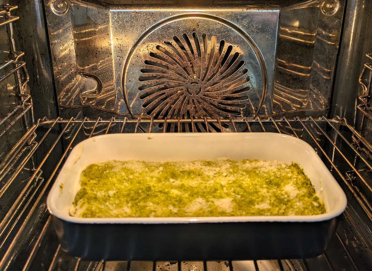 Überbackene cannelloni mit cremigem pesto: das einfache und leckere rezept