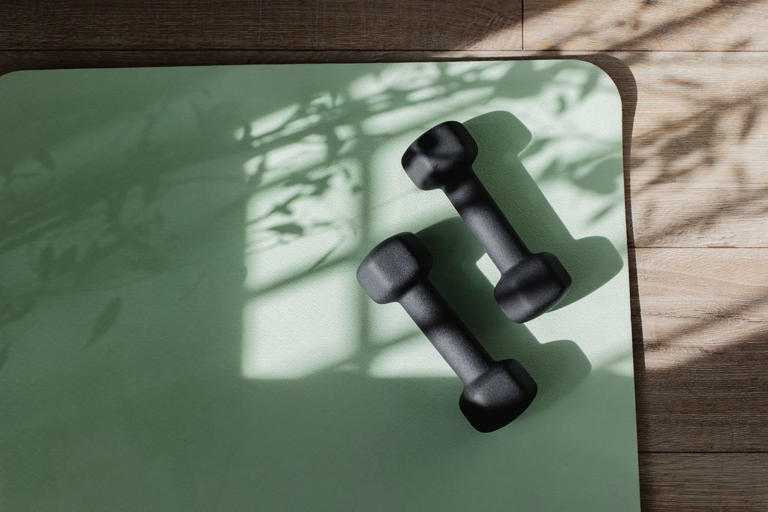 James Stirling, Qualified PT, debunks 5 'intimidating' weight-training ...